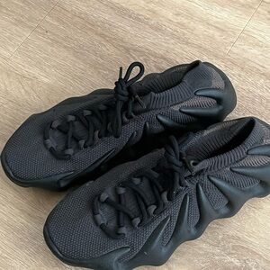 Yeezy Boost 450 in Onyx Size 7 Men | 8.5 Women